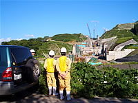 ダム建設現場